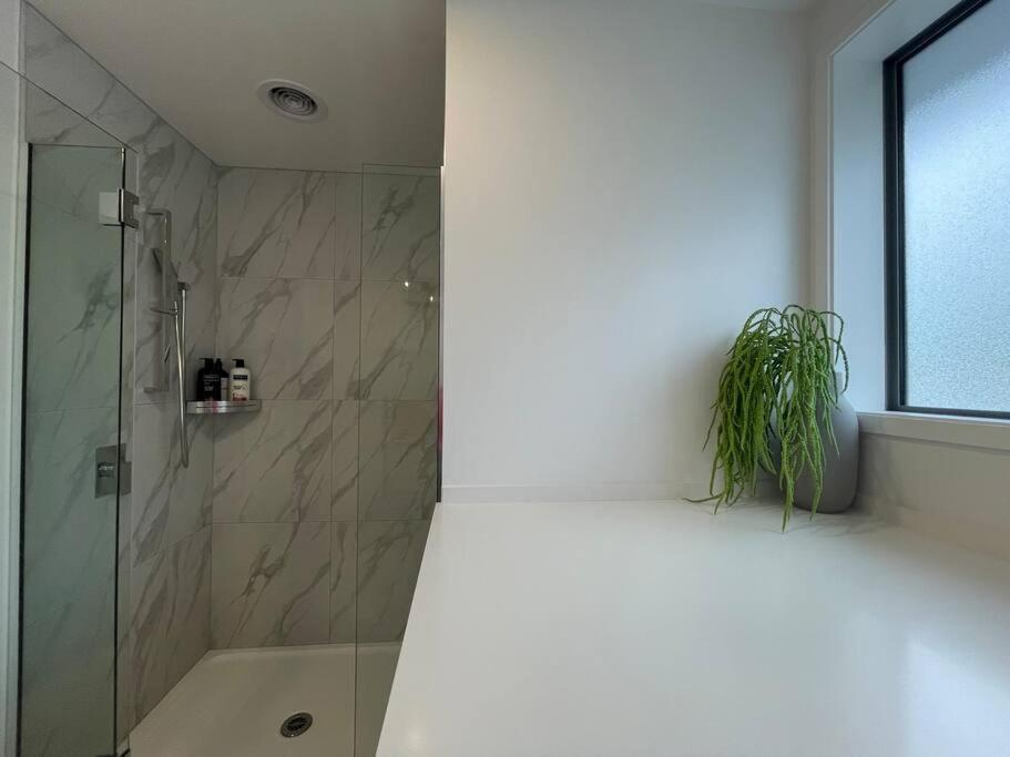 Parkside Retreat - 3 Beds -Sleeps 6 Near Westfield Villa Christchurch Exterior foto